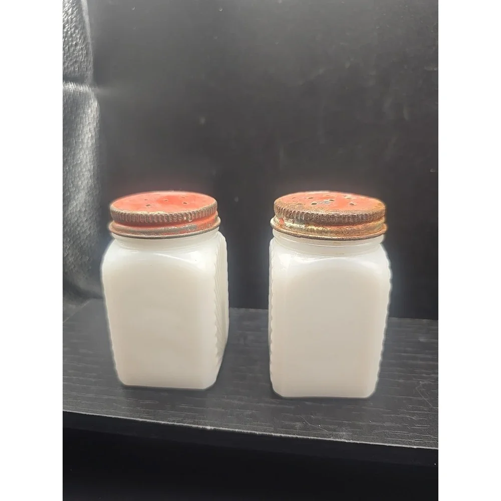 Vintage Art Deco Fan Milk Glass Metal‎ Cap Salt and Pepper Shakers